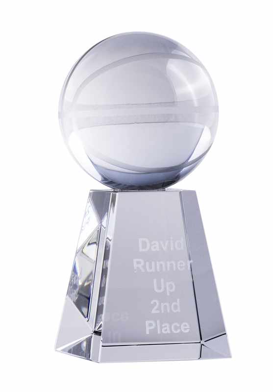 Pallone da basket in cristallo su supporto