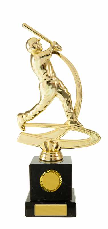 Figura di baseball maschile su colonna