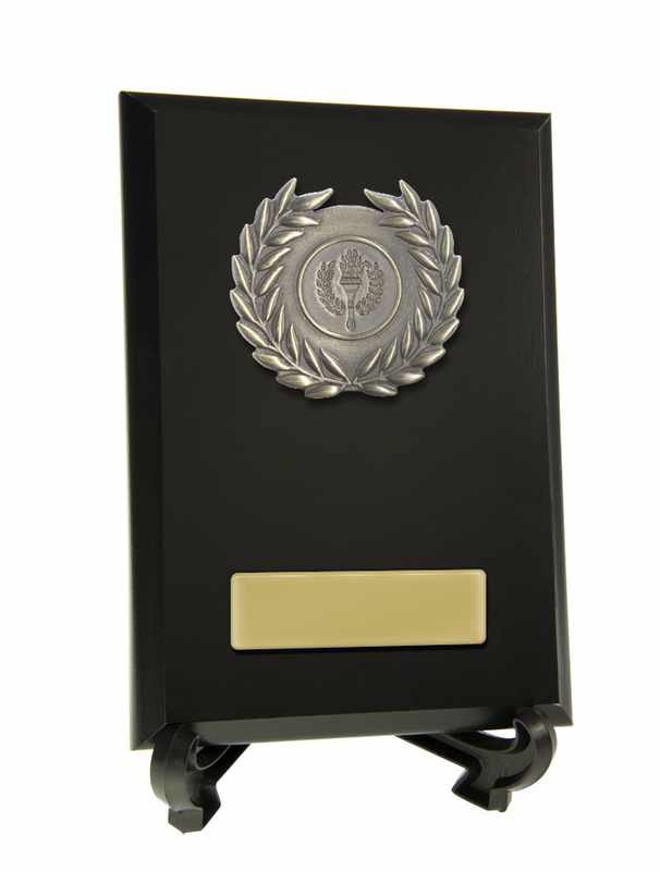 Targa con finiture in metallo