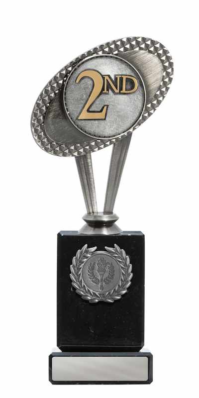 Tema di nuoto in metallo su colonna